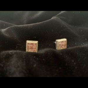 1/2’ pink glass pierced earrings.